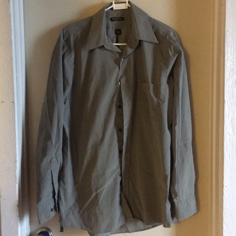 Men’s Van Heusen button down shirt